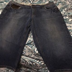 Plus-size denim capris